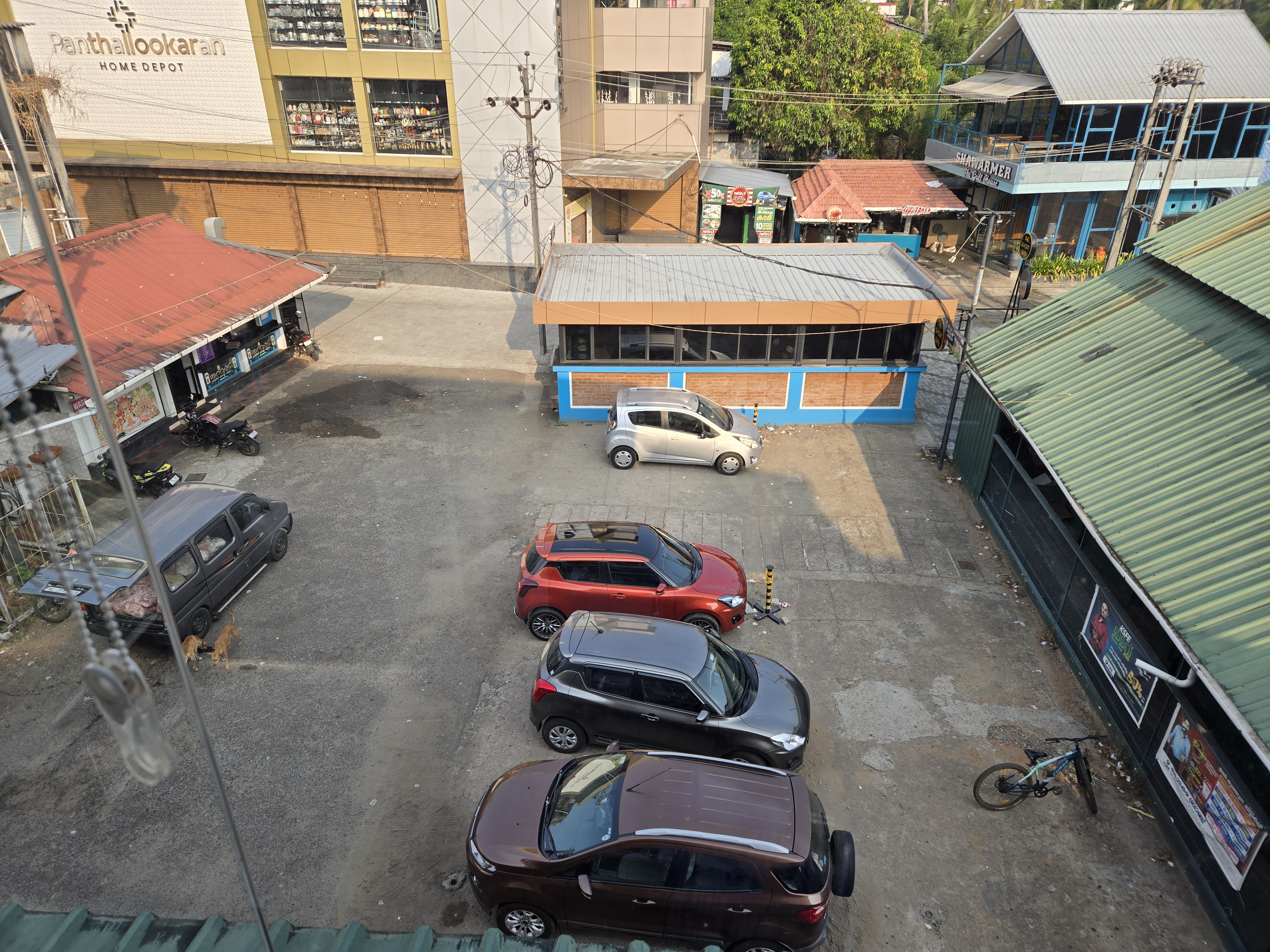 Spacious parking area at BFIT Gym